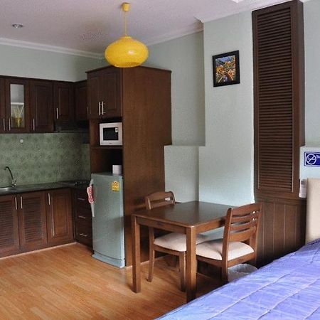 Hill Top Service Suites Bang Lamung Quarto foto