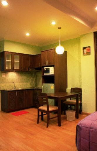 Hill Top Service Suites Bang Lamung Quarto foto