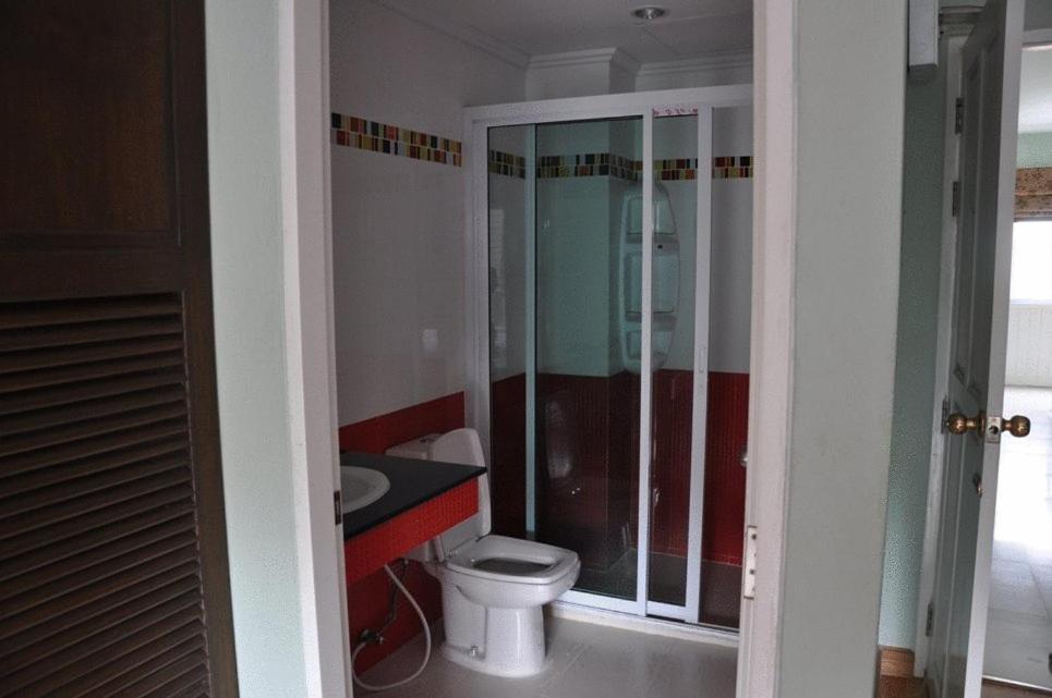 Hill Top Service Suites Bang Lamung Quarto foto